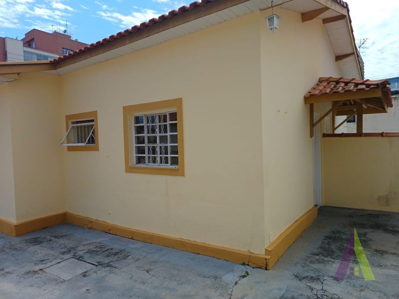 Casa Térrea Comercial em São Roque!