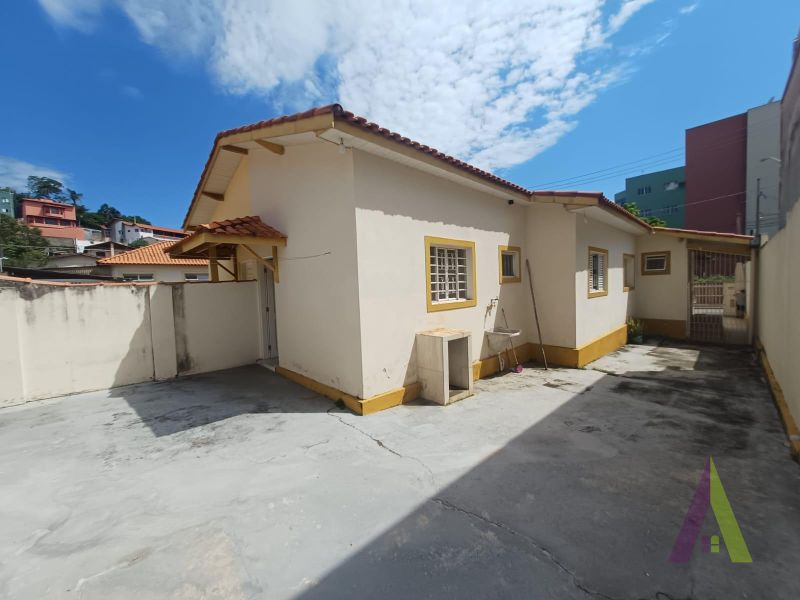 Casa Térrea Comercial em São Roque!