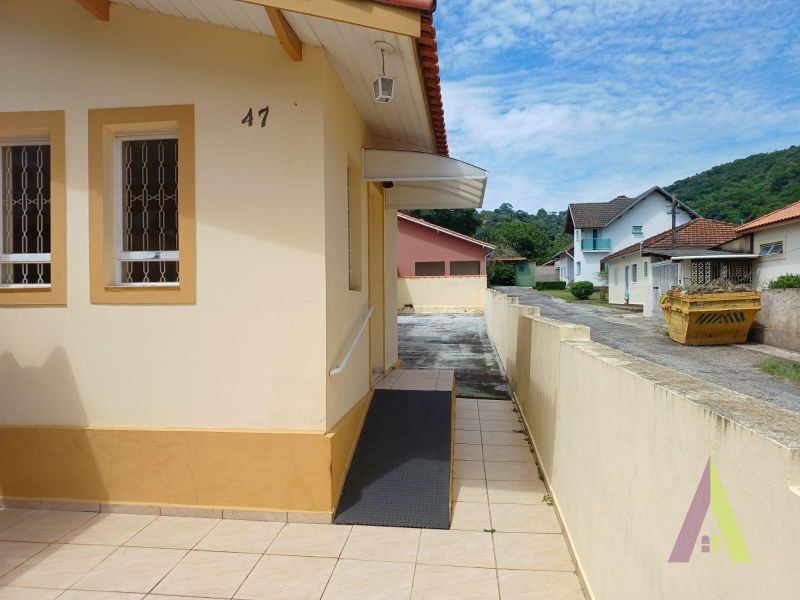 Casa Térrea Comercial em São Roque!