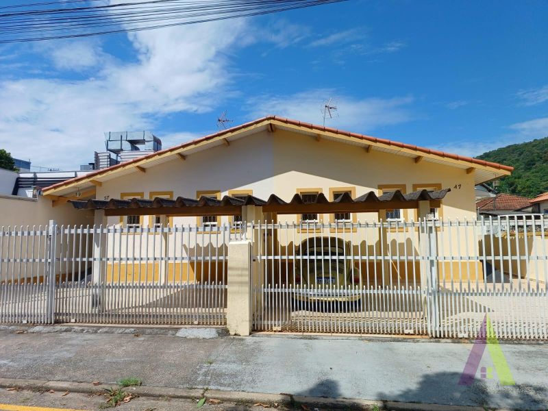 Casa Térrea Comercial em São Roque!