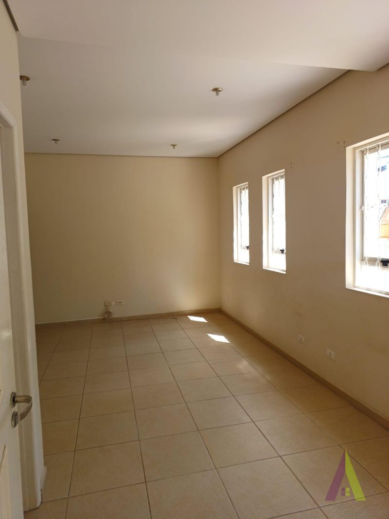 Casa Térrea Comercial em São Roque!