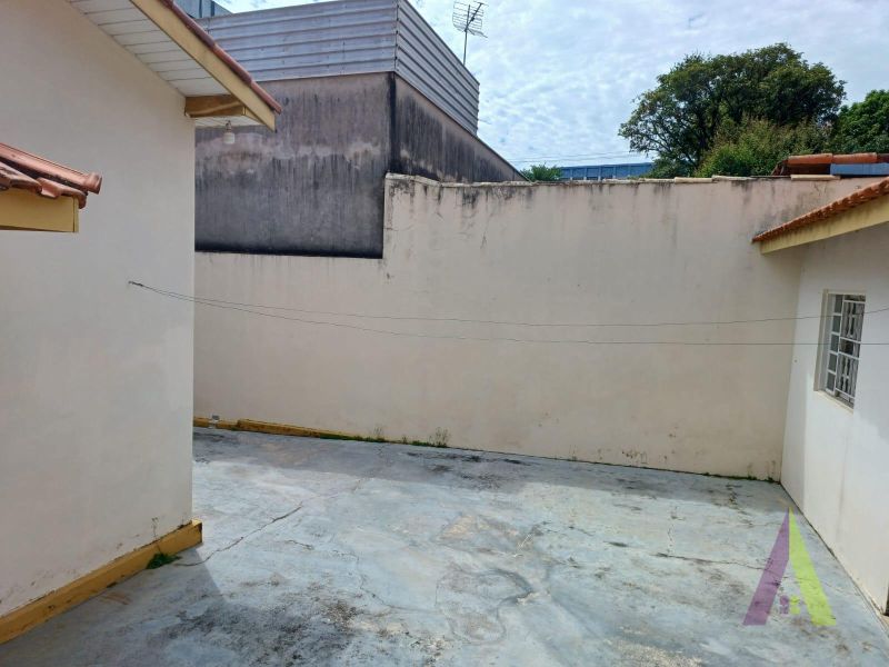 Casa Térrea Comercial em São Roque!