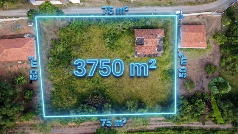 Terreno com casa semi acabada na região do hotel NÓR em São Roque!