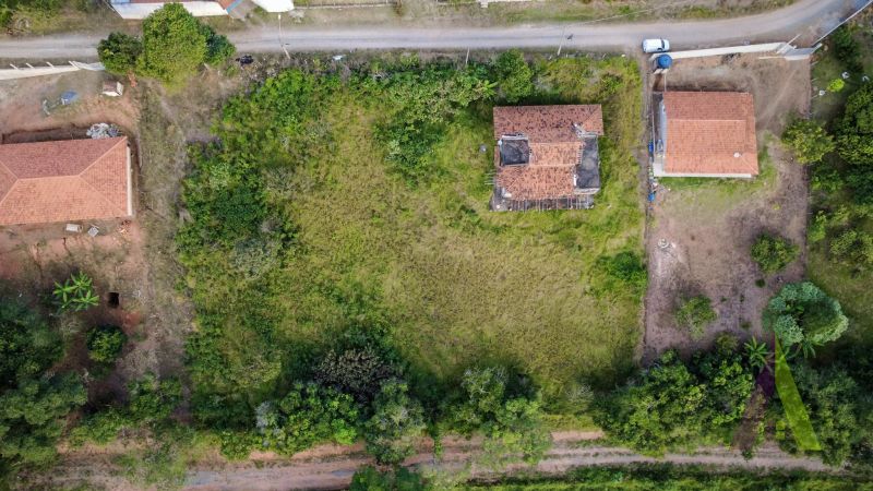Terreno com casa semi acabada na região do hotel NÓR em São Roque!