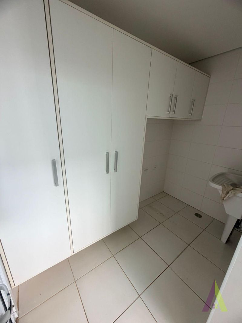 Sobrado em Condomínio de Alto Padrão em São Roque!