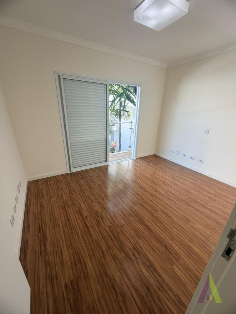 Sobrado em Condomínio de Alto Padrão em São Roque!