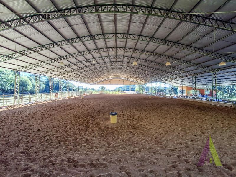 Haras pronto com lago, pista 75m x 35 m e redondel pronto em São Roque!