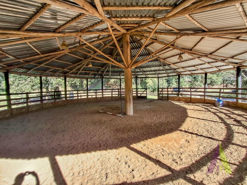 Haras pronto com lago, pista 75m x 35 m e redondel pronto em São Roque!