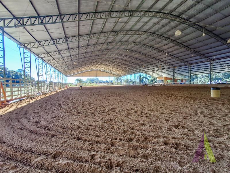 Haras pronto com lago, pista 75m x 35 m e redondel pronto em São Roque!