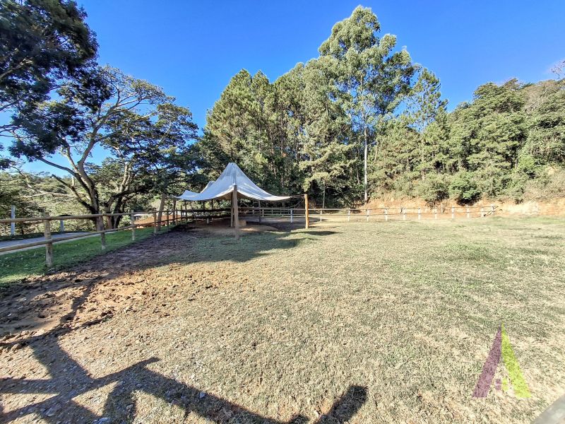 Haras pronto com lago, pista 75m x 35 m e redondel pronto em São Roque!