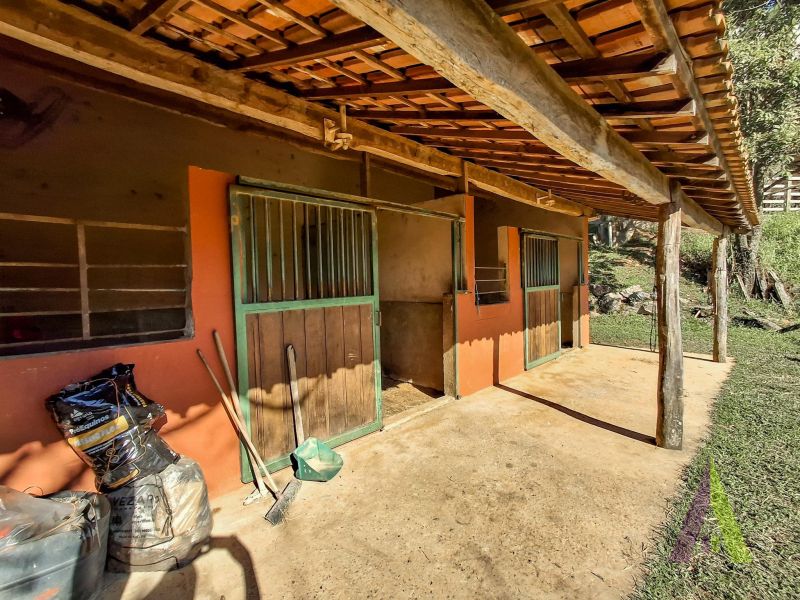 Haras pronto com lago, pista 75m x 35 m e redondel pronto em São Roque!