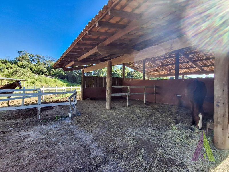Haras pronto com lago, pista 75m x 35 m e redondel pronto em São Roque!