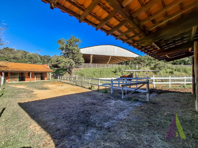 Haras pronto com lago, pista 75m x 35 m e redondel pronto em São Roque!