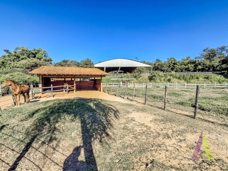 Haras pronto com lago, pista 75m x 35 m e redondel pronto em São Roque!