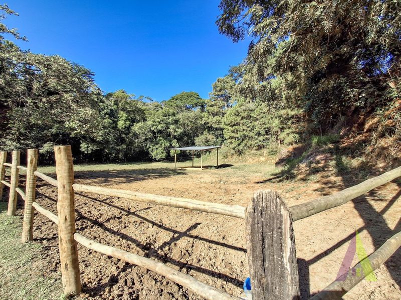 Haras pronto com lago, pista 75m x 35 m e redondel pronto em São Roque!