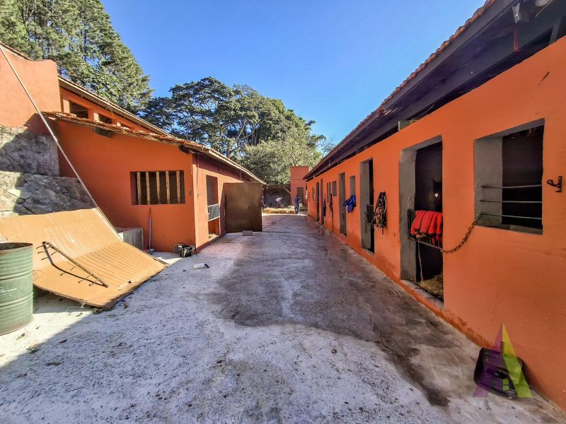 Haras pronto com lago, pista 75m x 35 m e redondel pronto em São Roque!