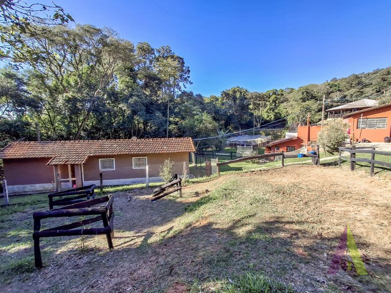 Haras pronto com lago, pista 75m x 35 m e redondel pronto em São Roque!