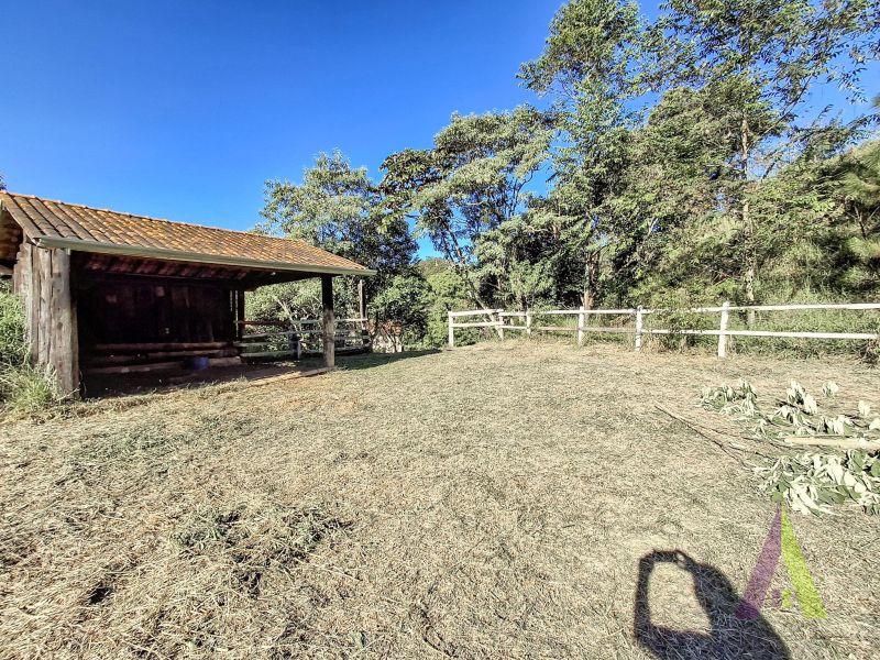 Haras pronto com lago, pista 75m x 35 m e redondel pronto em São Roque!