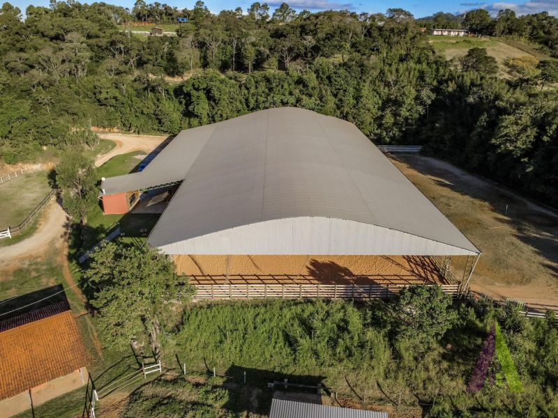 Haras pronto com lago, pista 75m x 35 m e redondel pronto em São Roque!