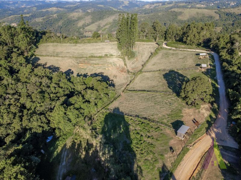 Haras pronto com lago, pista 75m x 35 m e redondel pronto em São Roque!
