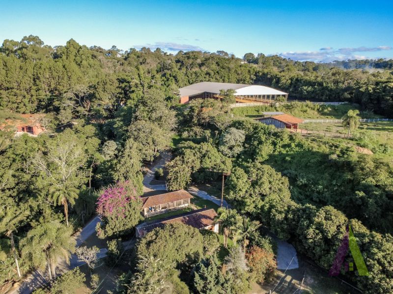 Haras pronto com lago, pista 75m x 35 m e redondel pronto em São Roque!