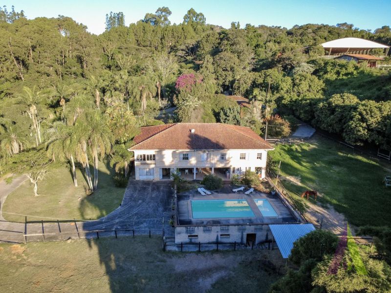 Haras pronto com lago, pista 75m x 35 m e redondel pronto em São Roque!