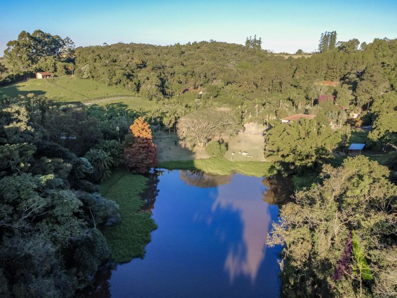 Haras pronto com lago, pista 75m x 35 m e redondel pronto em São Roque!