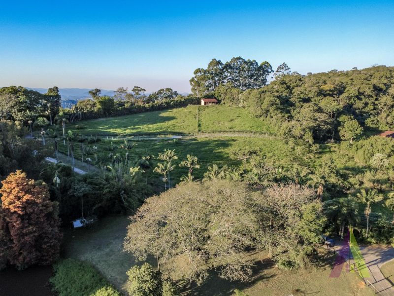 Haras pronto com lago, pista 75m x 35 m e redondel pronto em São Roque!