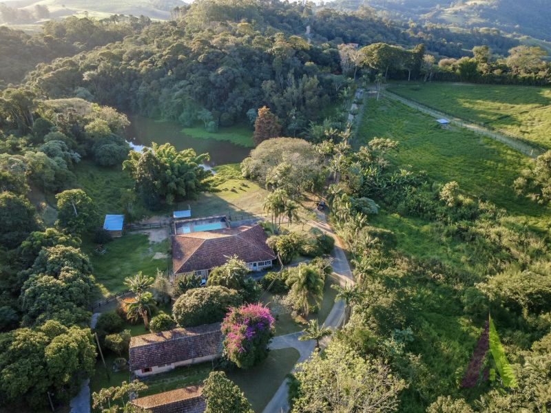 Haras pronto com lago, pista 75m x 35 m e redondel pronto em São Roque!