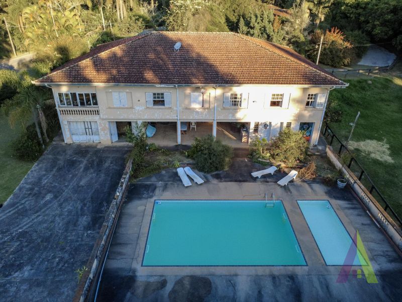 Haras pronto com lago, pista 75m x 35 m e redondel pronto em São Roque!