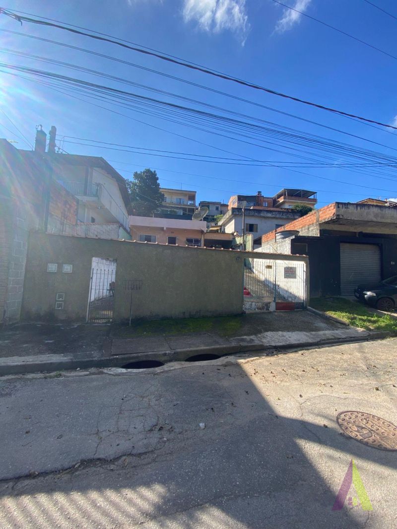Casa Térrea em Bairro Tradicional em São Roque! 
