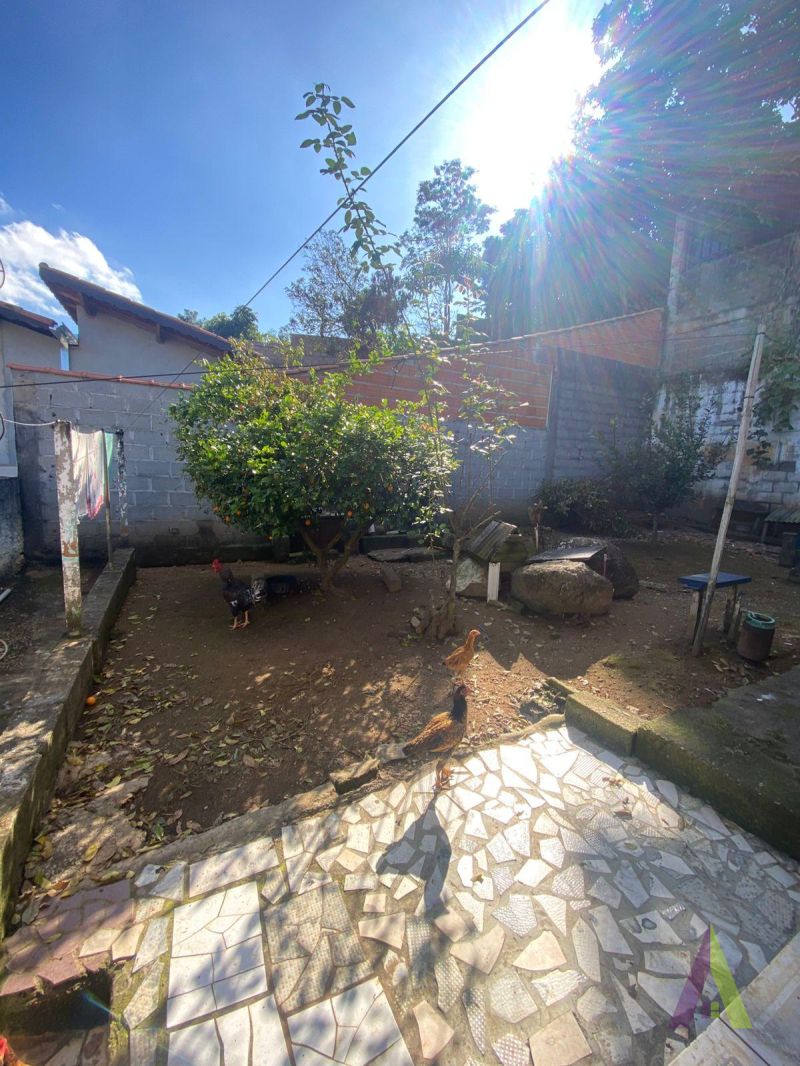 Casa Térrea em Bairro Tradicional em São Roque! 