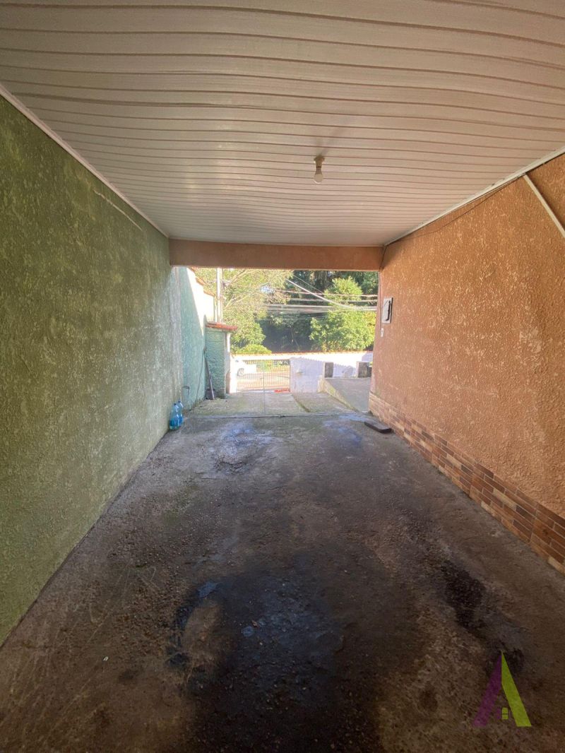 Casa Térrea em Bairro Tradicional em São Roque! 