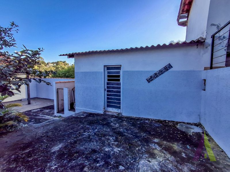 Casa ampla com espaço gourmet completo e piscina em Mairique!