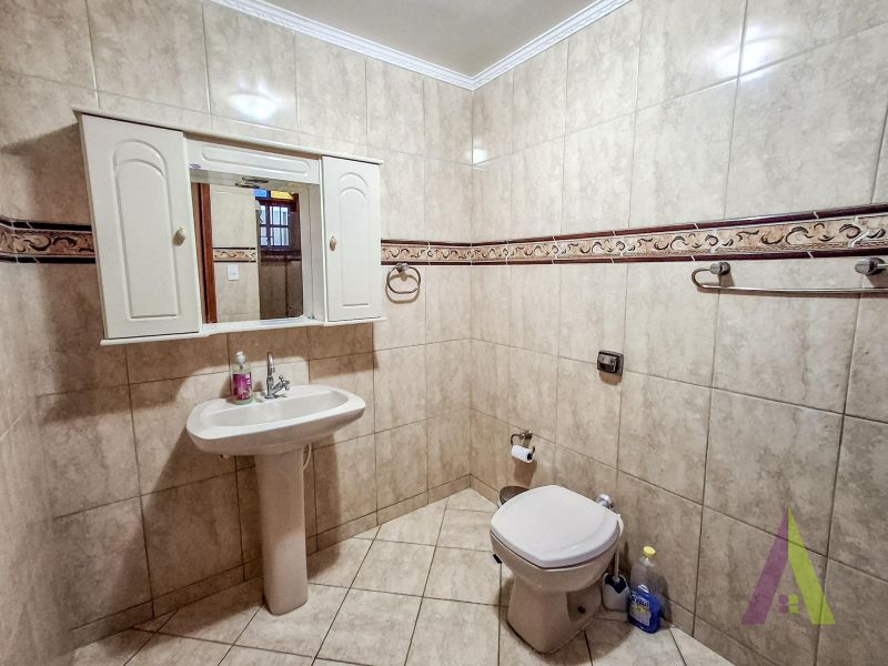 Casa ampla com espaço gourmet completo e piscina em Mairique!