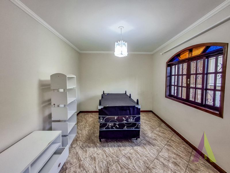 Casa ampla com espaço gourmet completo e piscina em Mairique!