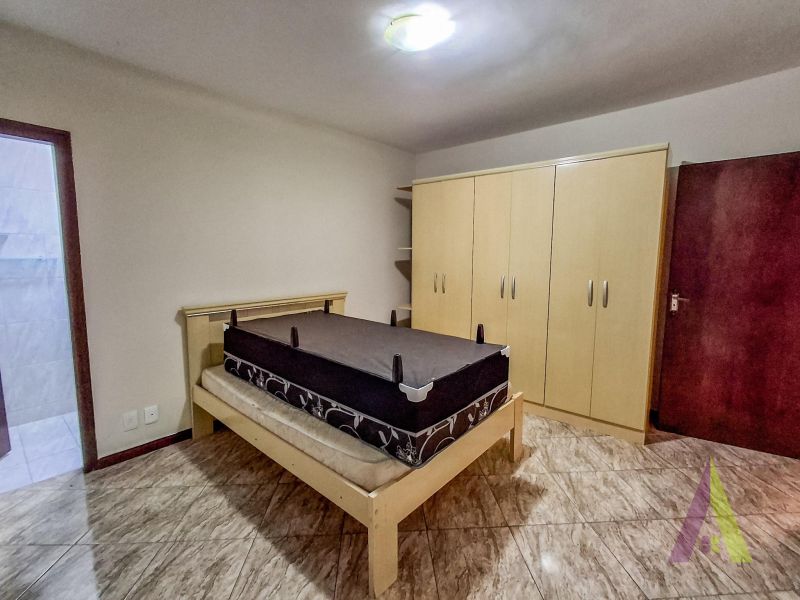 Casa ampla com espaço gourmet completo e piscina em Mairique!