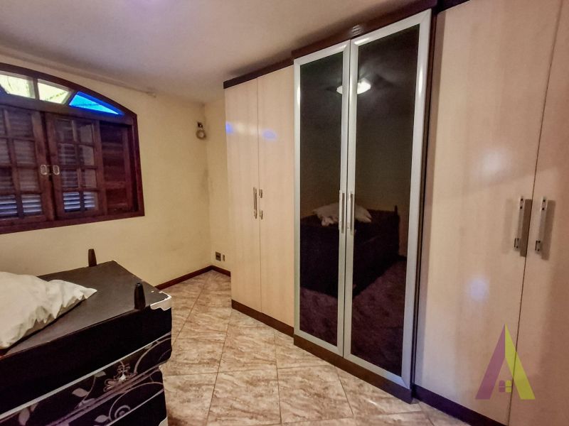 Casa ampla com espaço gourmet completo e piscina em Mairique!