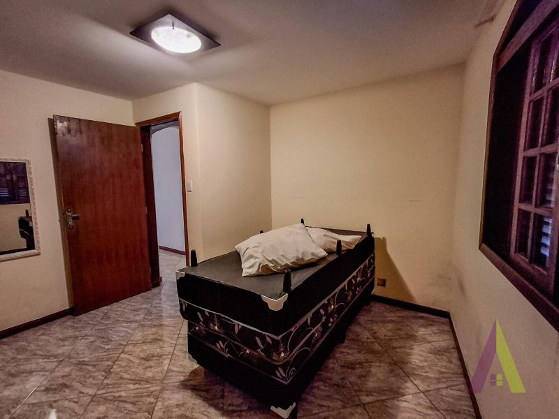 Casa ampla com espaço gourmet completo e piscina em Mairique!