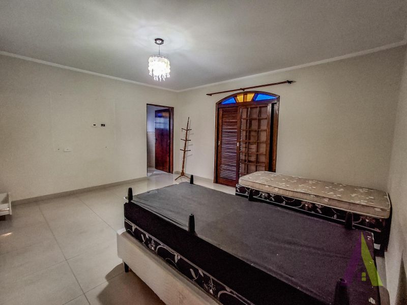 Casa ampla com espaço gourmet completo e piscina em Mairique!