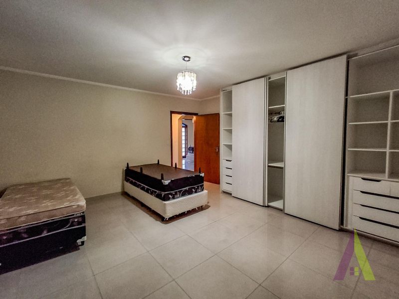 Casa ampla com espaço gourmet completo e piscina em Mairique!