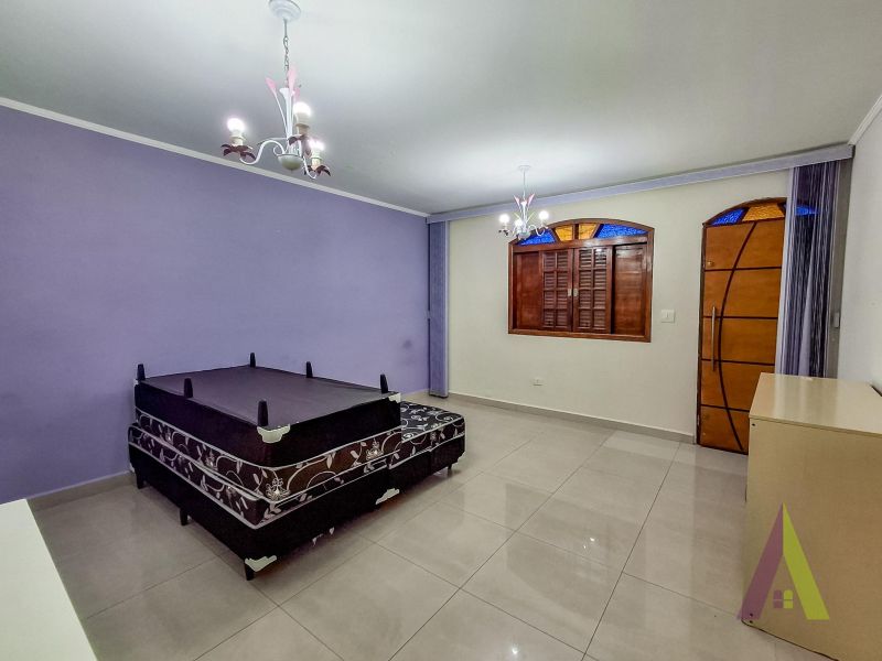 Casa ampla com espaço gourmet completo e piscina em Mairique!