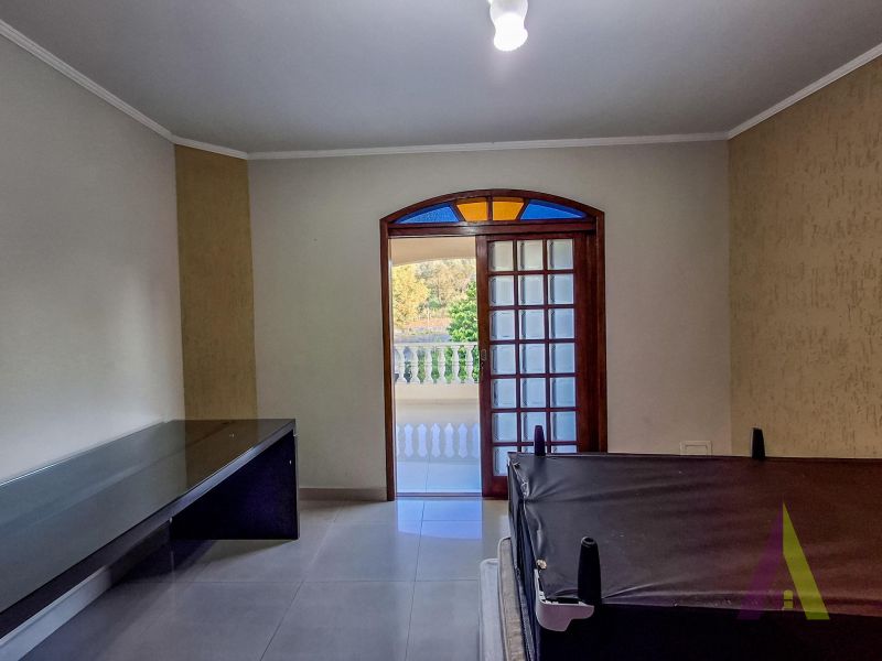 Casa ampla com espaço gourmet completo e piscina em Mairique!