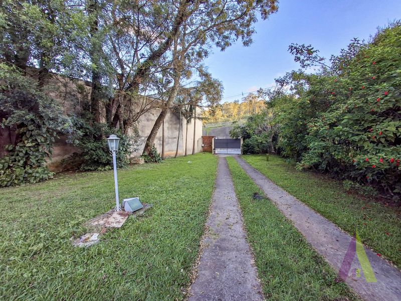 Casa ampla com espaço gourmet completo e piscina em Mairique!