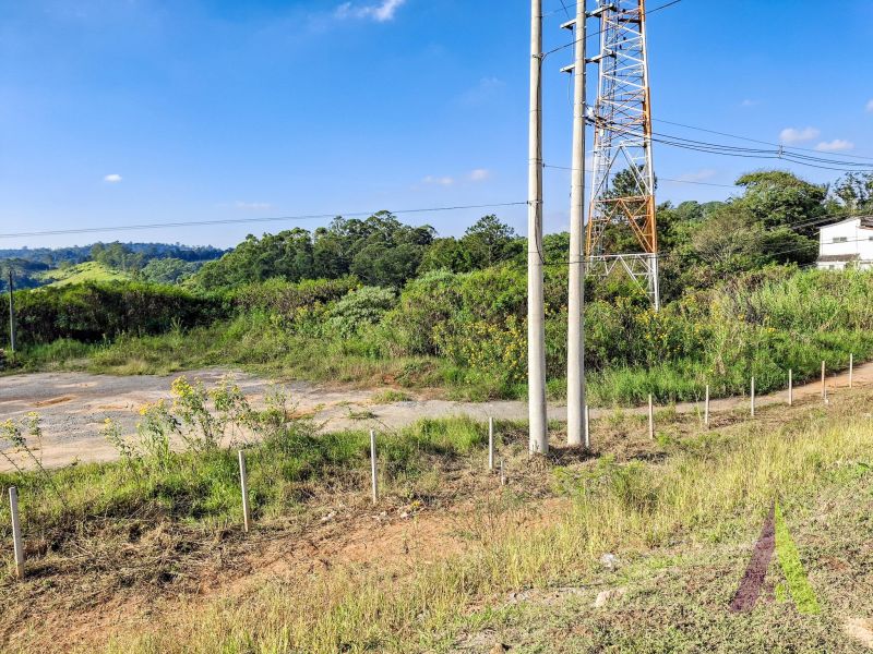 Terreno na beira da Raposo Tavares com boa parte terraplanado em São Roque!