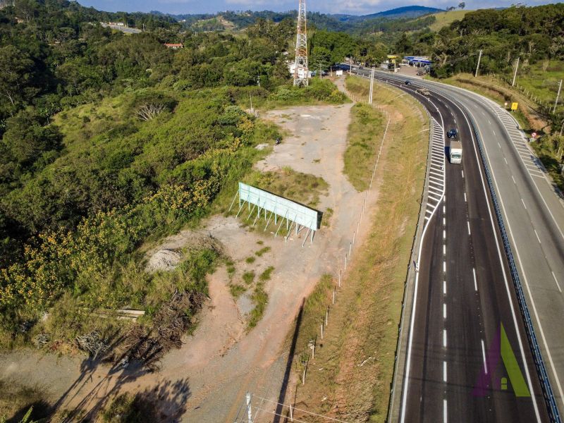 Terreno na beira da Raposo Tavares com boa parte terraplanado em São Roque!