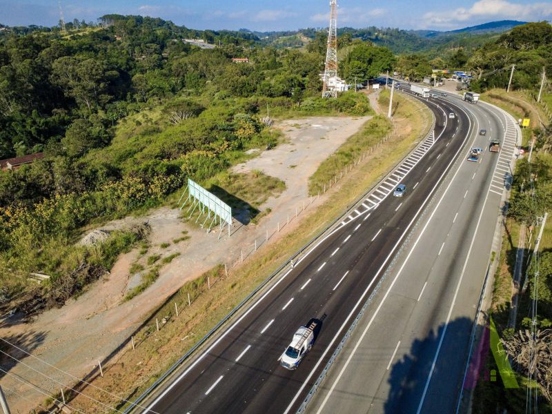 Terreno na beira da Raposo Tavares com boa parte terraplanado em São Roque!