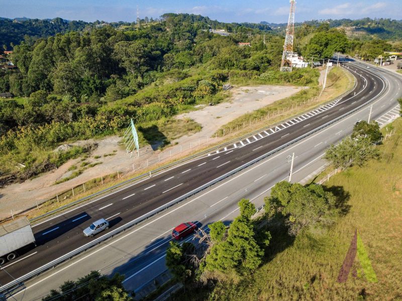 Terreno na beira da Raposo Tavares com boa parte terraplanado em São Roque!