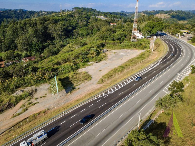 Terreno na beira da Raposo Tavares com boa parte terraplanado em São Roque!
