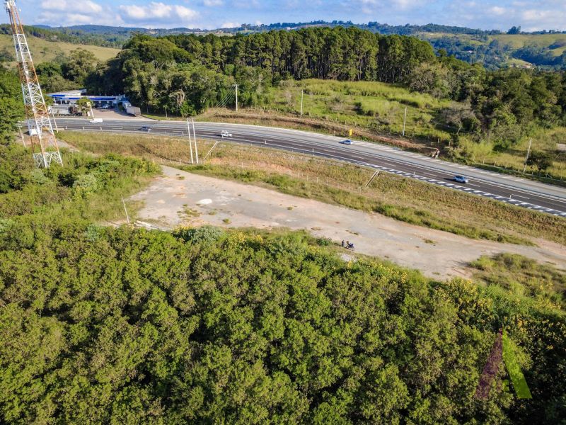 Terreno na beira da Raposo Tavares com boa parte terraplanado em São Roque!